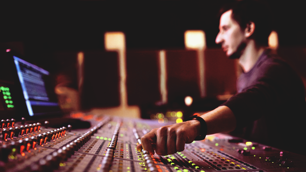 7 Mistakes Every Beginner Makes When Mixing Music