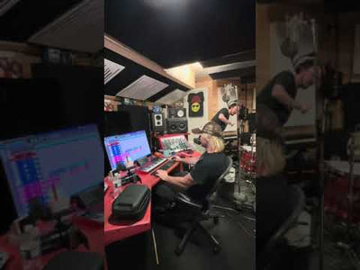 No lip syncing here. Just raw screams.